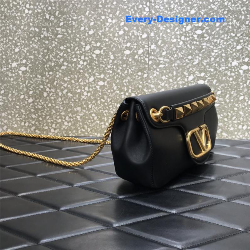 Va1e*ntin0 garavani stud sign leather shoulder bag