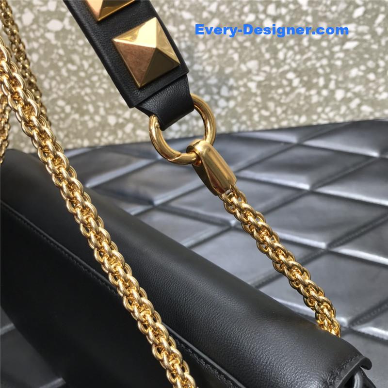 Va1e*ntin0 garavani stud sign leather shoulder bag