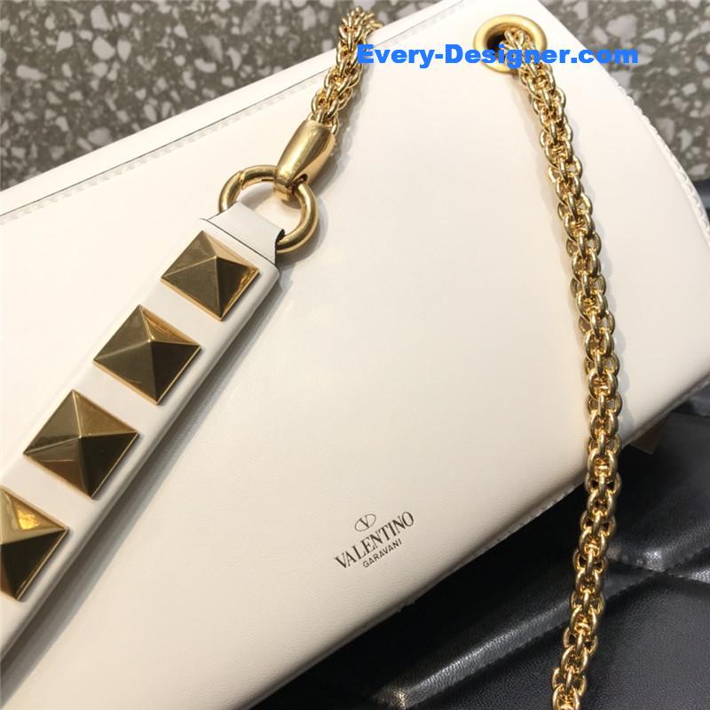 Va1e*ntin0 garavani stud sign leather shoulder bag