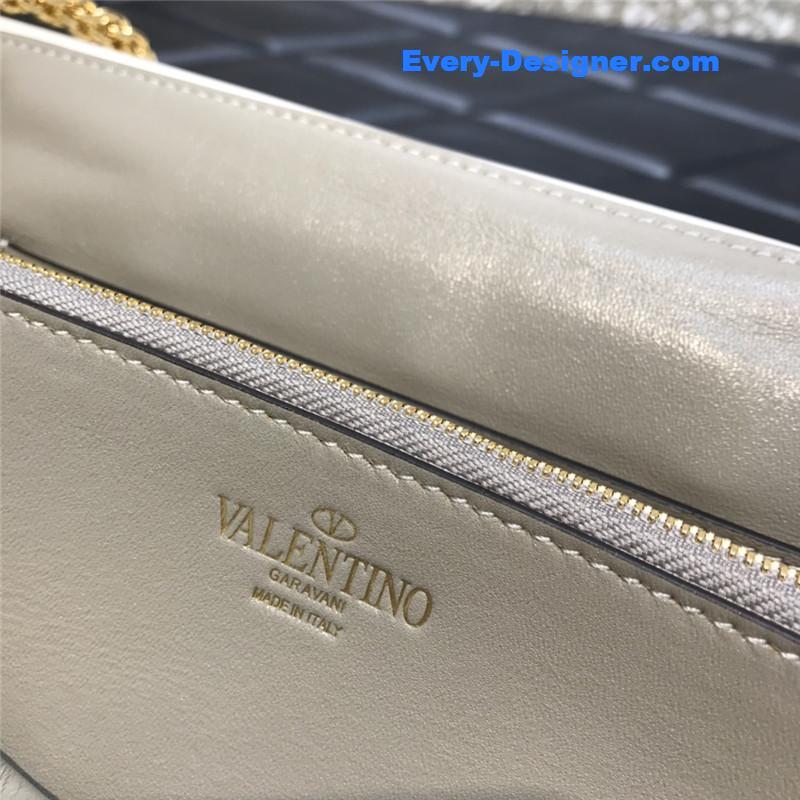 Va1e*ntin0 garavani stud sign leather shoulder bag