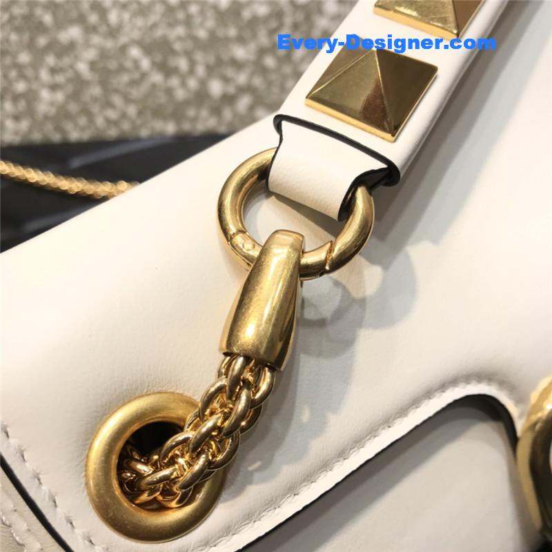 Va1e*ntin0 garavani stud sign leather shoulder bag