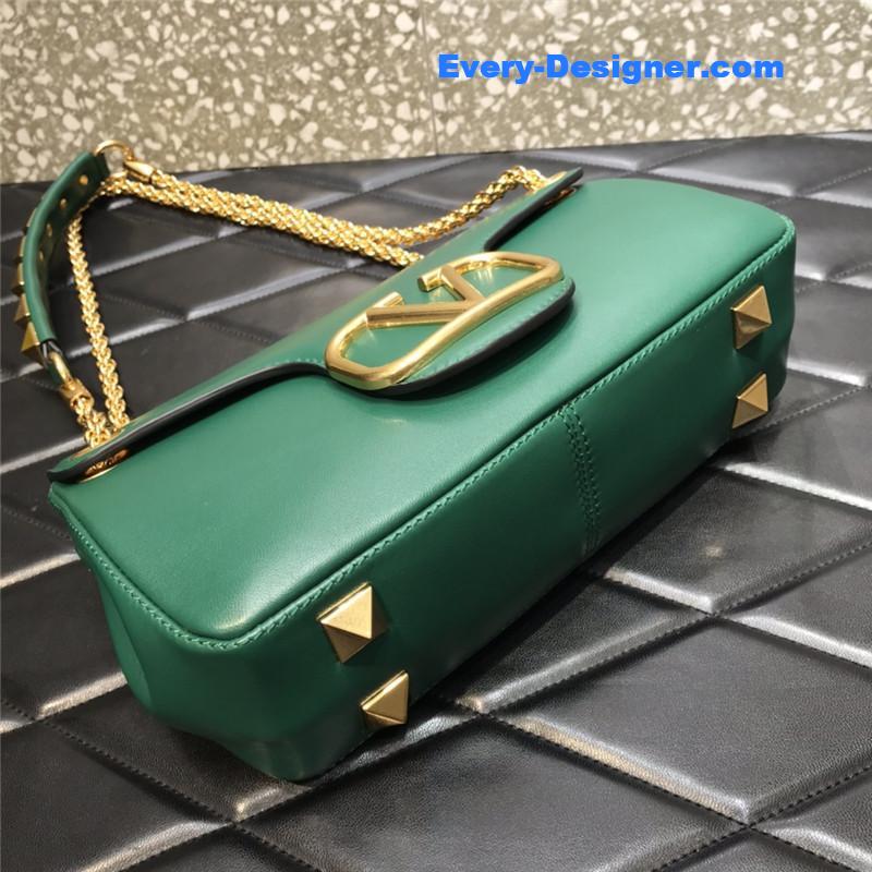 Va1e*ntin0 garavani stud sign leather shoulder bag