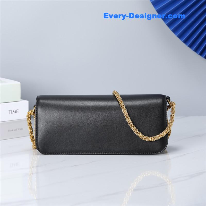 Va1e*ntin0 vlogo signature shoulder bag