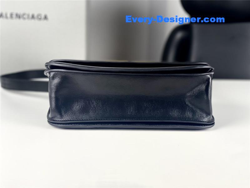 Ba1en*iaga gossip bag small