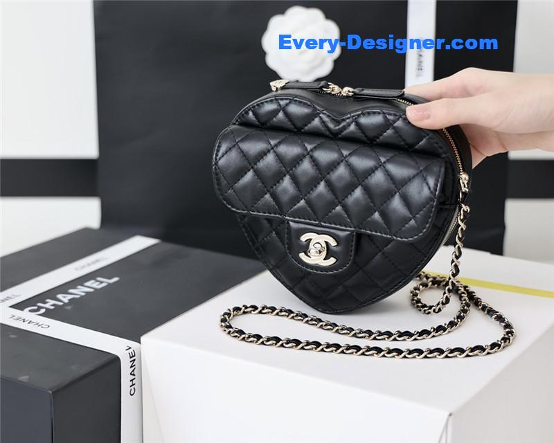 ch**el D1am0nd heart bag black