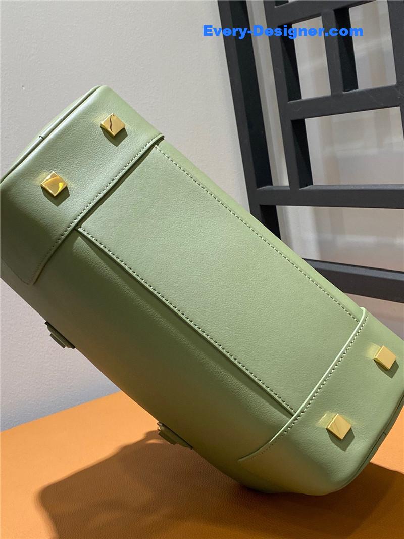 L0ew* amazona 28 bag