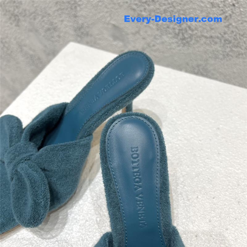 b0tt*ga Ven*ta bow sandals