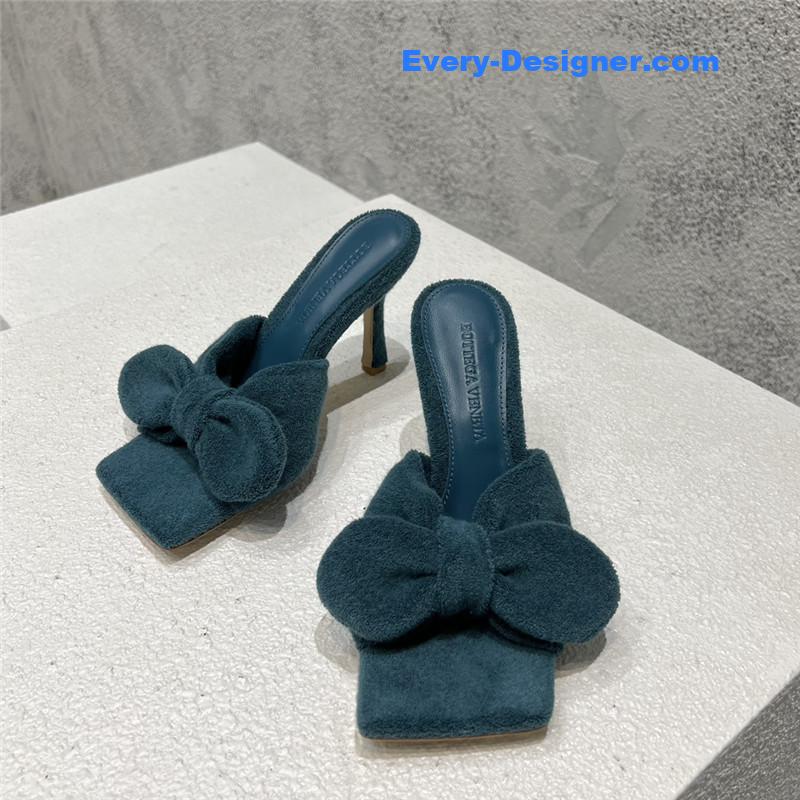 b0tt*ga Ven*ta bow sandals