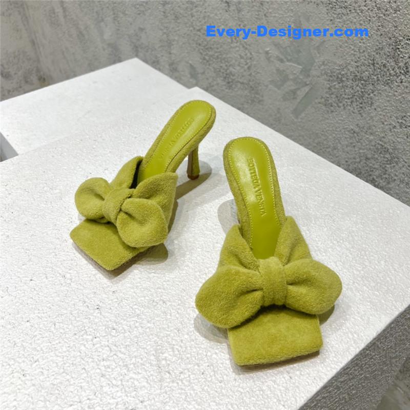 b0tt*ga Ven*ta bow sandals