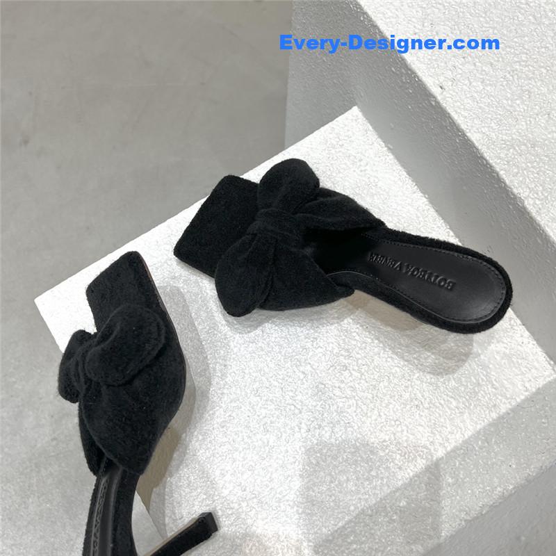 b0tt*ga Ven*ta bow sandals