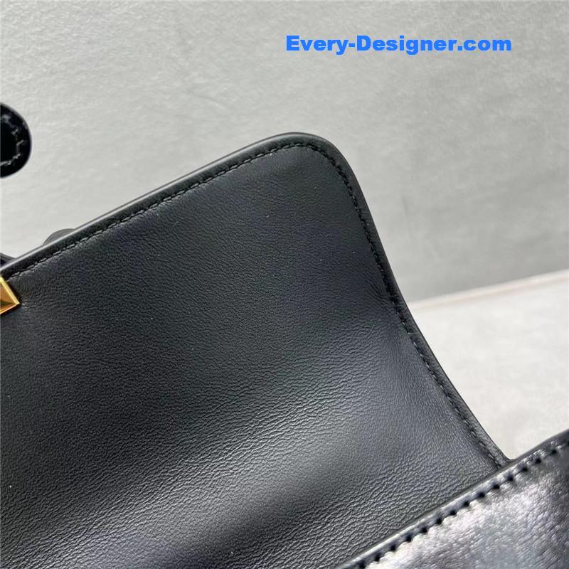 Ce1i*e triomphe chain shoulder bag