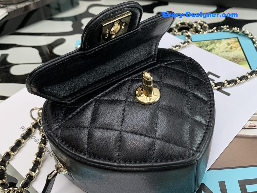 ch**el D1am0nd heart-shaped chain bag