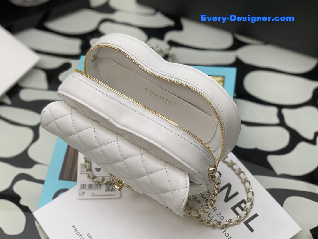 ch**el D1am0nd heart-shaped chain bag