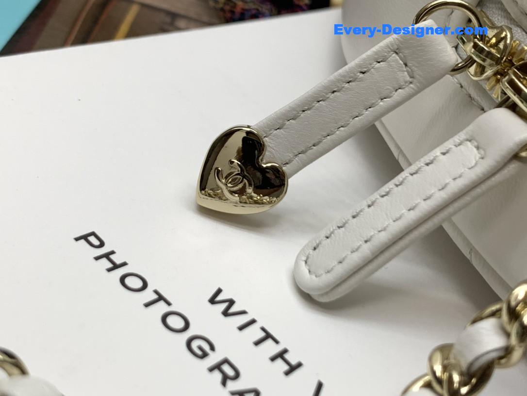 ch**el D1am0nd heart-shaped chain bag