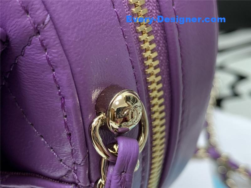 ch**el heart chain D1am0nd bag