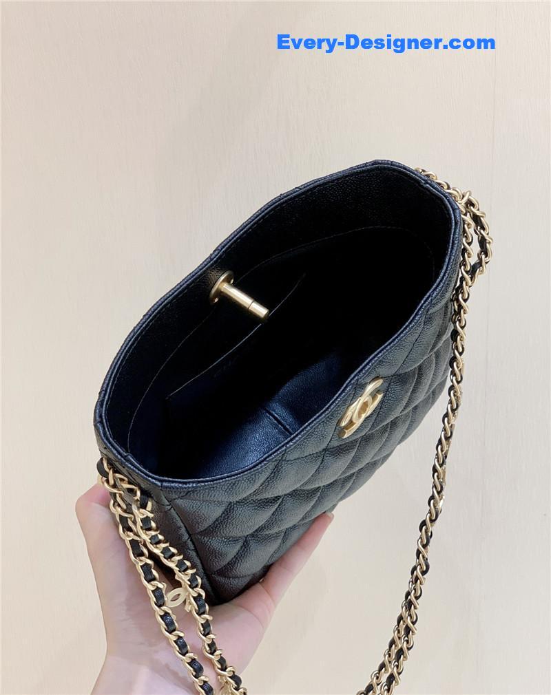 Ch**el hobo bag with chain