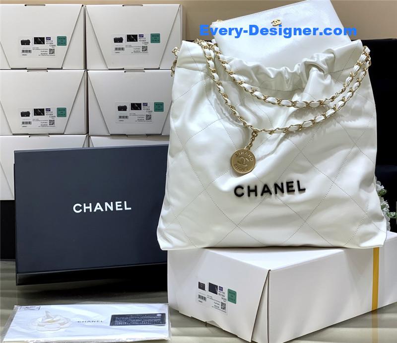 Chanel 22 handbag small