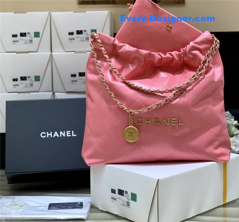 Chanel 22 handbag small