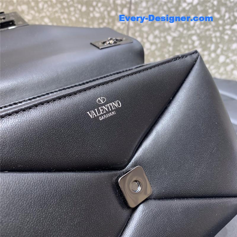 Va1e*ntin0 garavani one stud bag