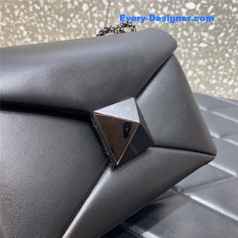 Va1e*ntin0 garavani one stud bag