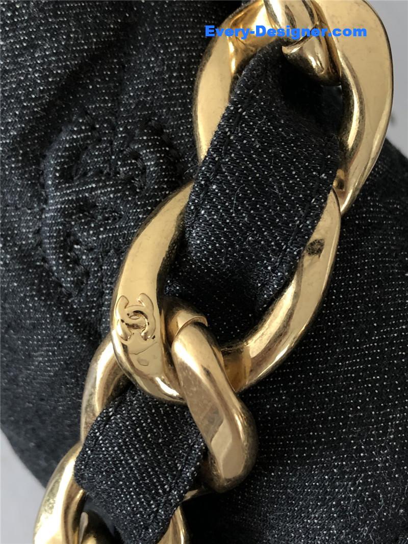 Ch**el chunky chain denim bag