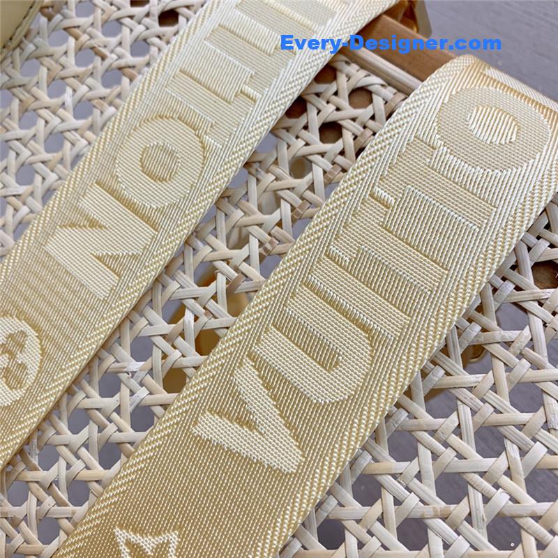 l0vis Vvtt0n lv over the moon bag