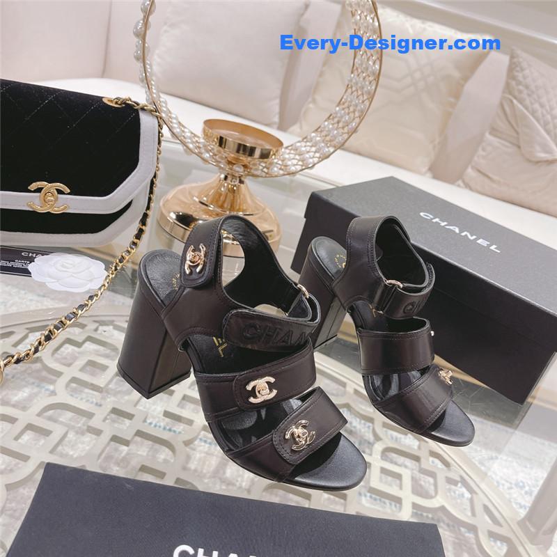 CC early spring catwalk new thick heel sandals