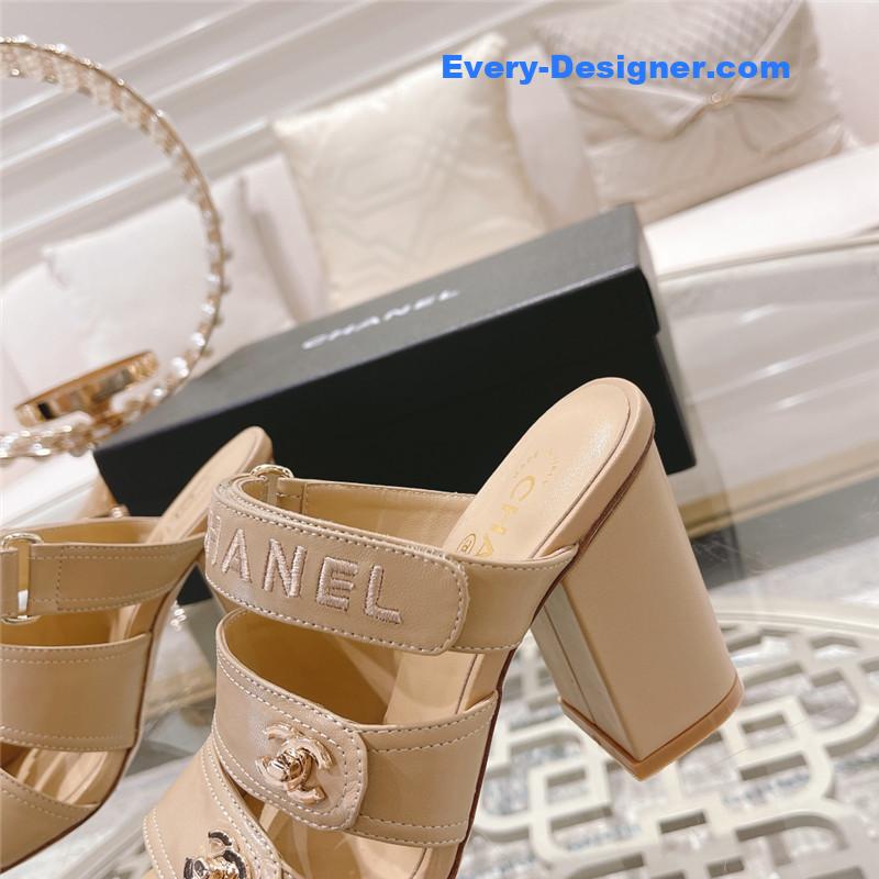 CC early spring catwalk new high-heeled sandals