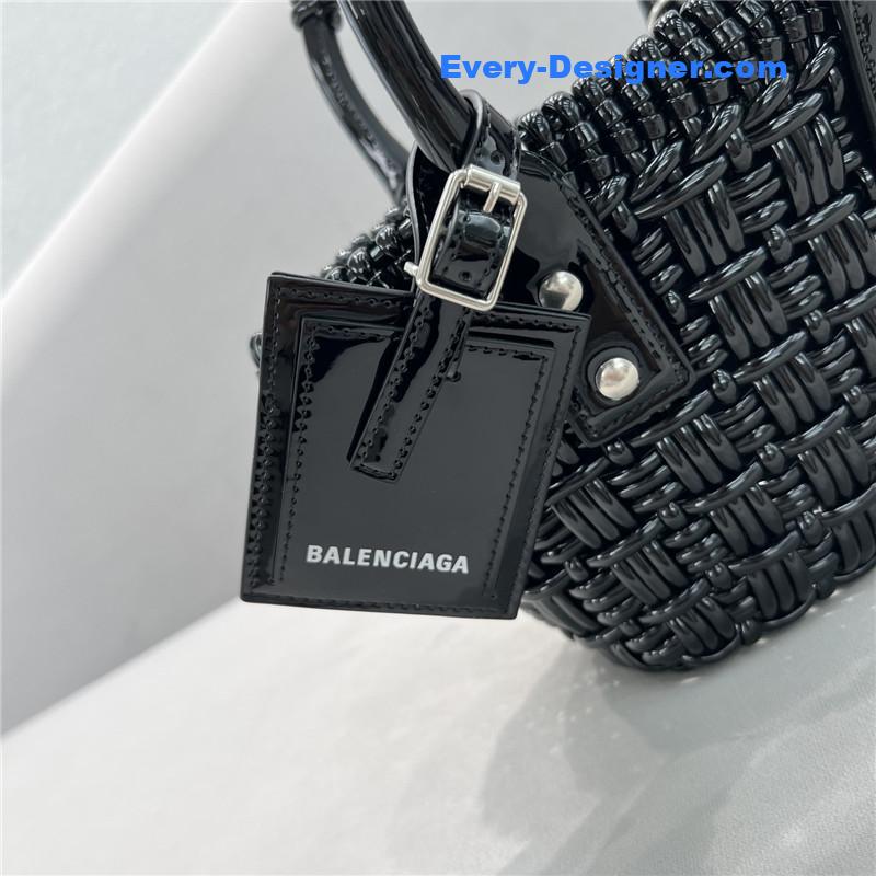 Ba1en*iaga bistro basket small