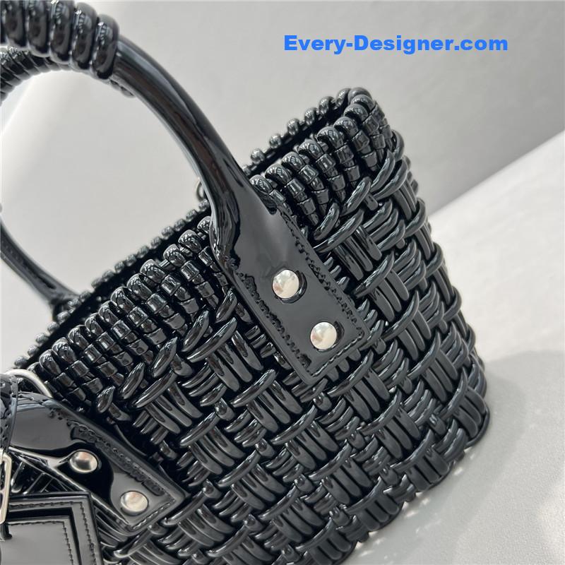 Ba1en*iaga bistro basket small