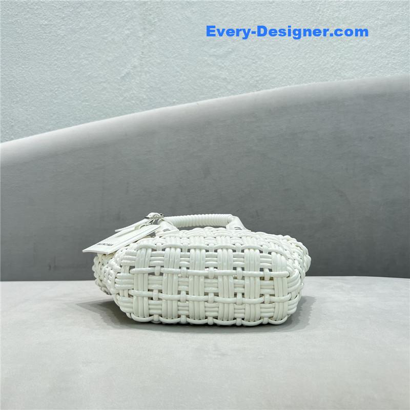 Ba1en*iaga bistro basket small