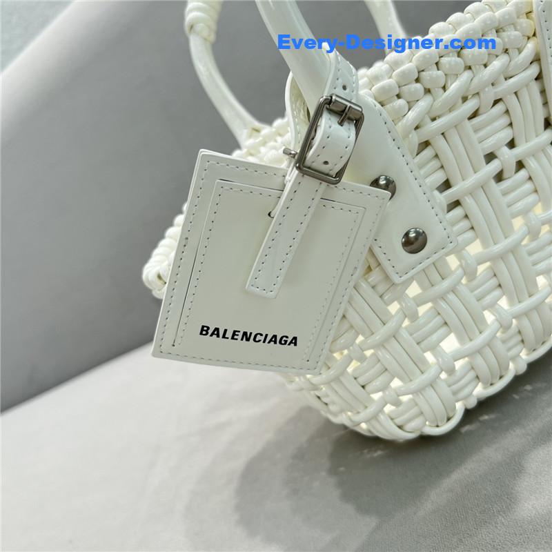 Ba1en*iaga bistro basket small