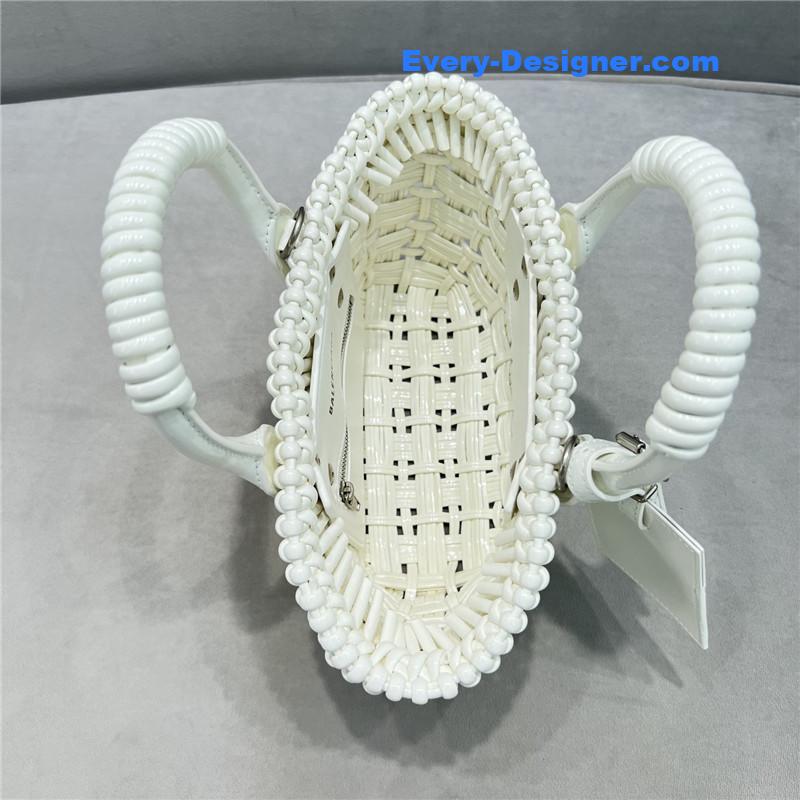 Ba1en*iaga bistro basket small