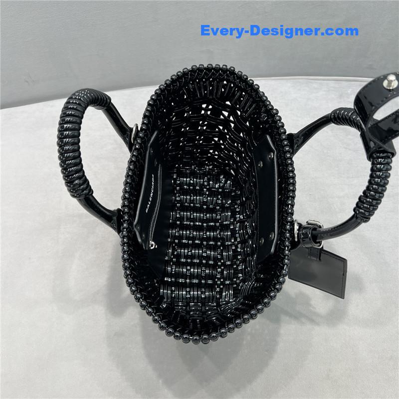 Ba1en*iaga bistro basket