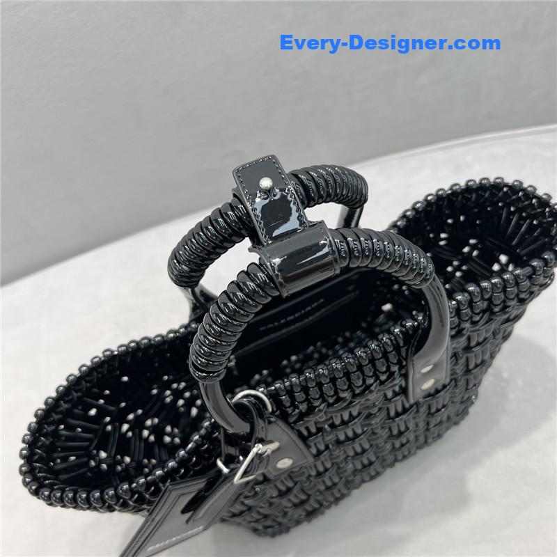 Ba1en*iaga bistro basket