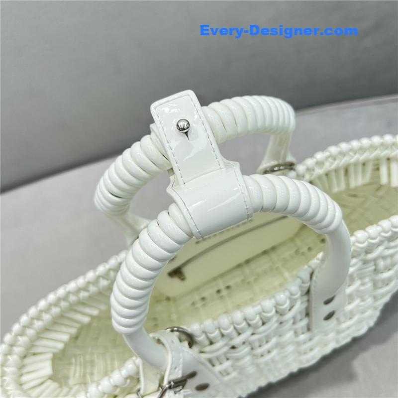 Ba1en*iaga bistro basket