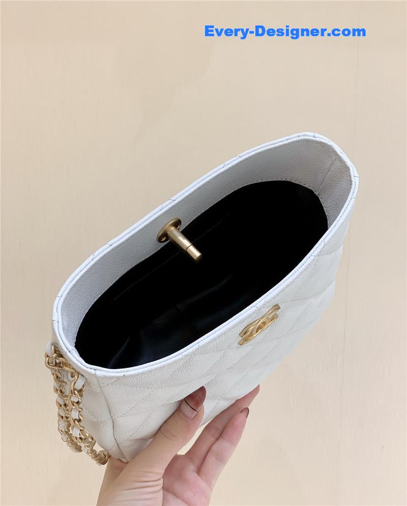 Ch**el hobo bag with chain