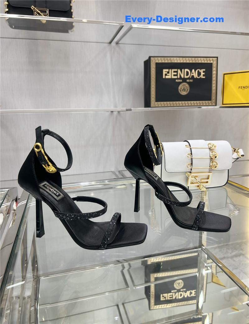 FENDI joint catwalk show sandals