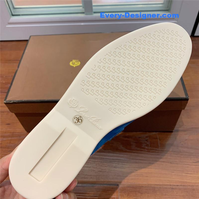 L0r0 P1ana  charms walk loafers