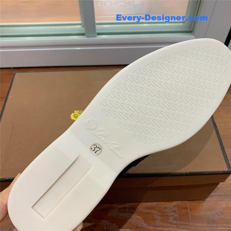 L0r0 P1ana  charms walk loafers