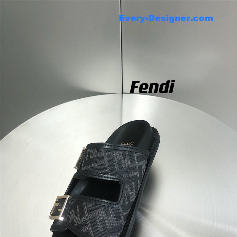 F**di feel presbyopic slippers