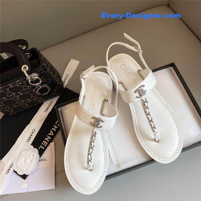 CC logo chain sandals