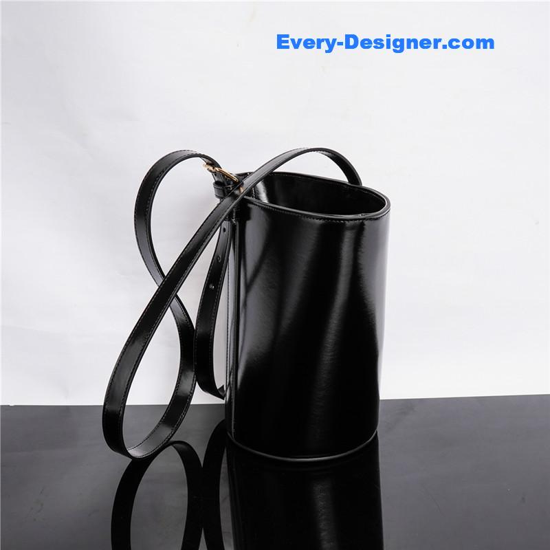 Ce1i*e triomphe bucket bag