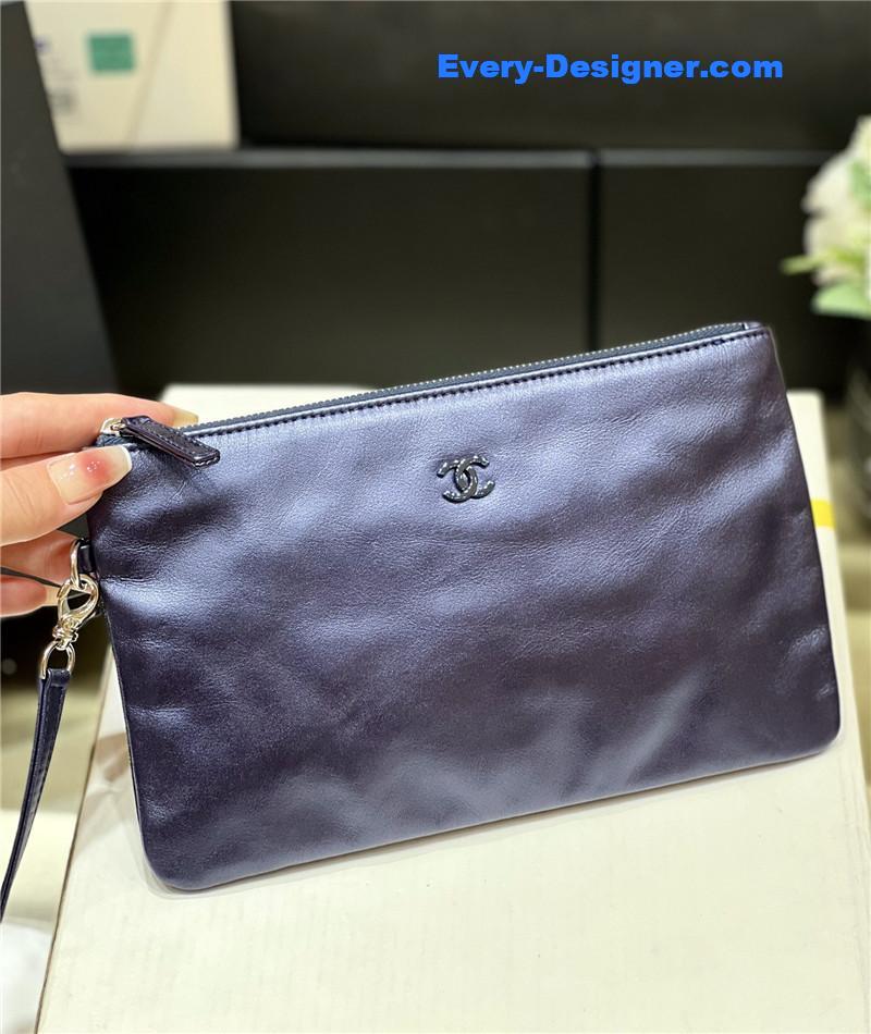Chanel 22 handbag small