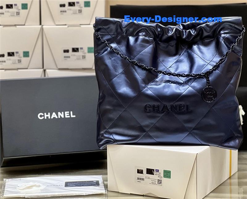 Chanel 22 handbag small