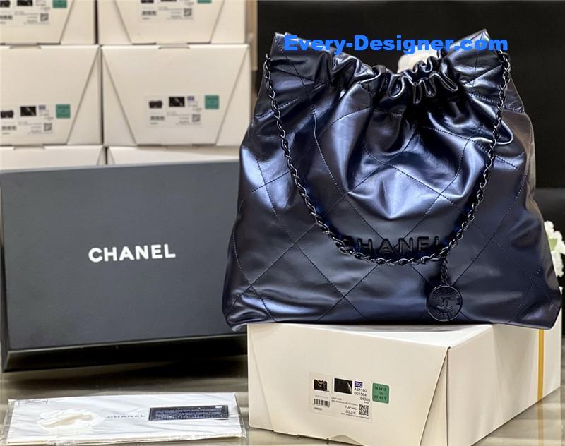 Chanel 22 handbag small