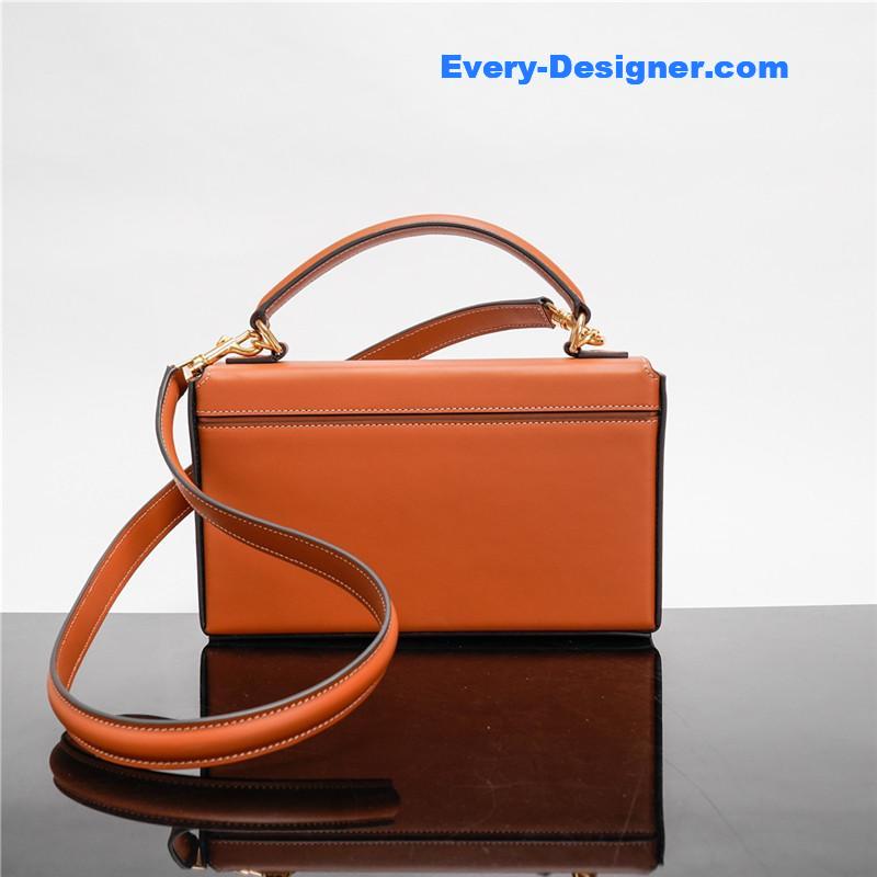 Ce1i*e box triomphe bag