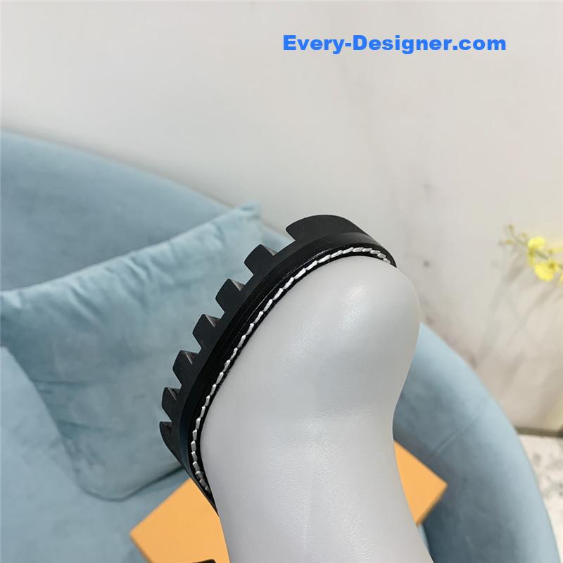 l0vis Vvtt0n lv woolen tube thick heel short boots