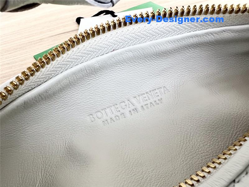 b0tt*ga Ven*ta jodie with chain bag white