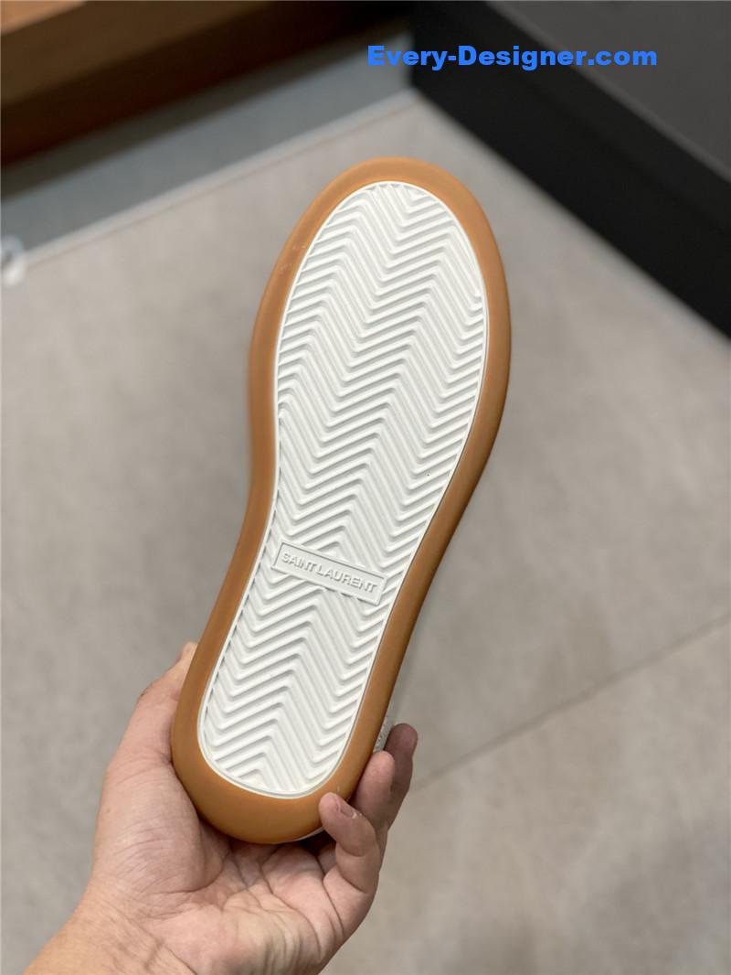 Y51 low-top lace-up sneakers